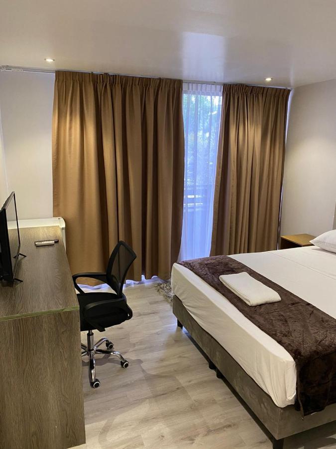 Hotel Ritzz 帕拉马里博 外观 照片