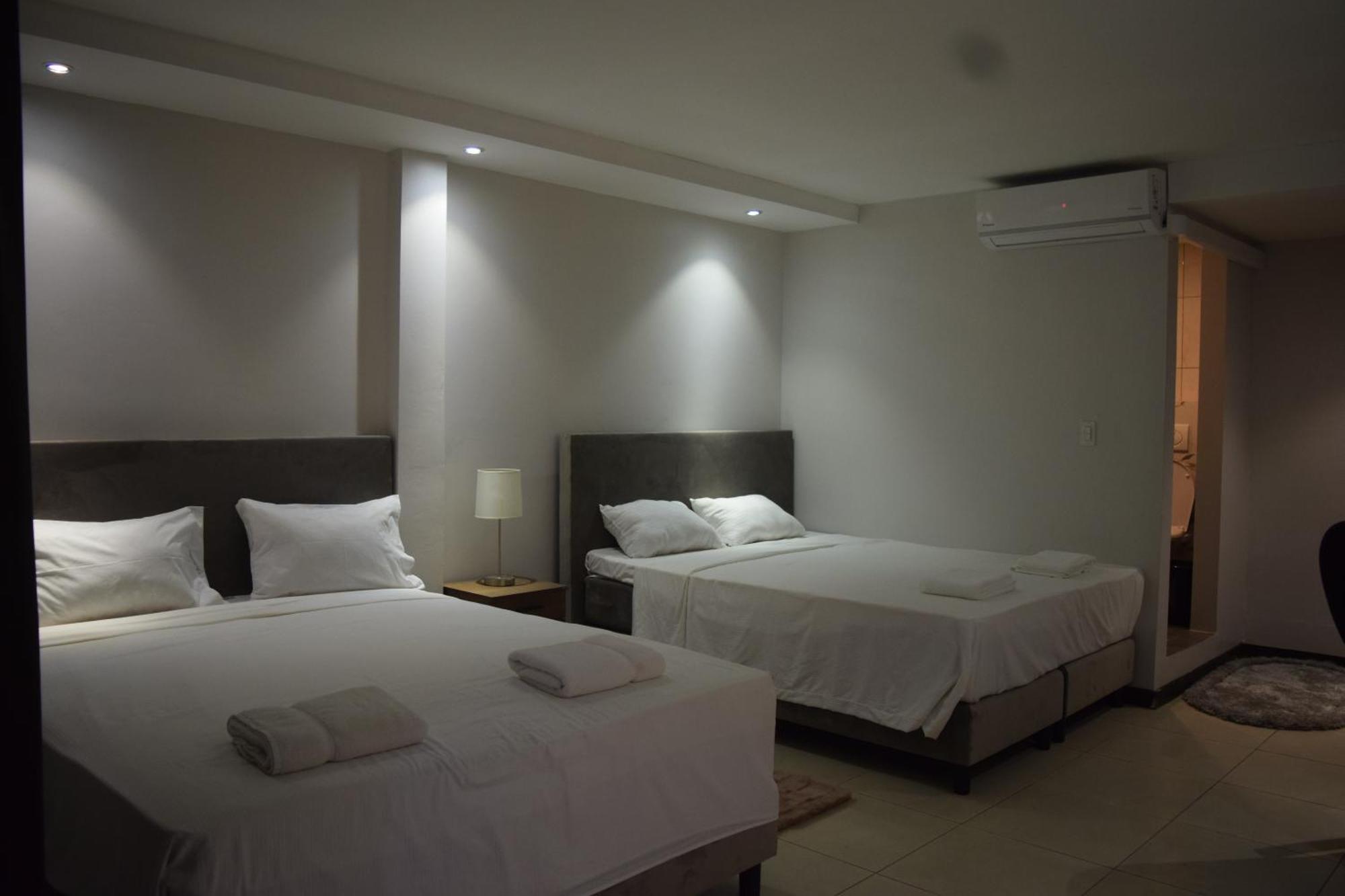 Hotel Ritzz 帕拉马里博 外观 照片